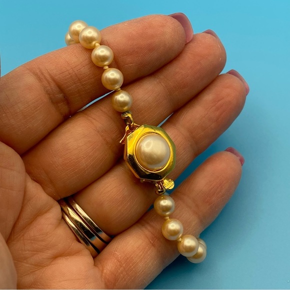 Vintage Gold Tone Faux Pearl Bracelet - Picture 5 of 5